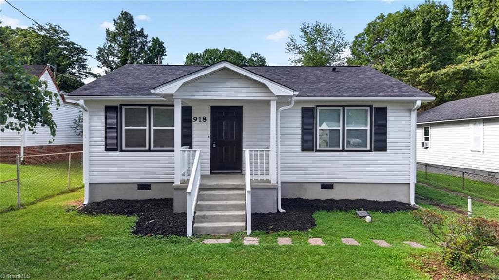 Stick/Site Built at 918 Beaumont Avenue, High Point NC 27260, photo 2 of 35