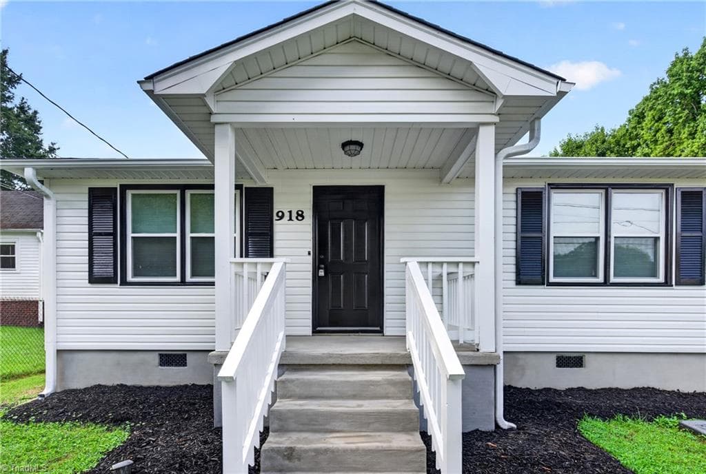 Stick/Site Built at 918 Beaumont Avenue, High Point NC 27260, photo 3 of 35