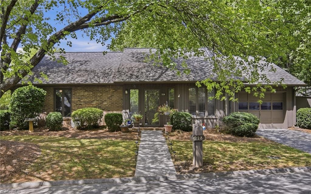 Stick/Site Built at 228 Barrington Place, Winston-Salem NC 27104, Winston-Salem, photo 2 of 31