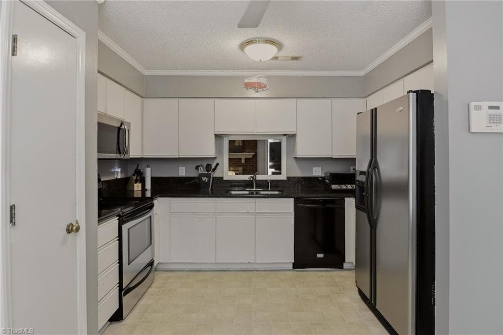 Stick/Site Built at 228 Barrington Place, Winston-Salem NC 27104, Winston-Salem, photo 13 of 31