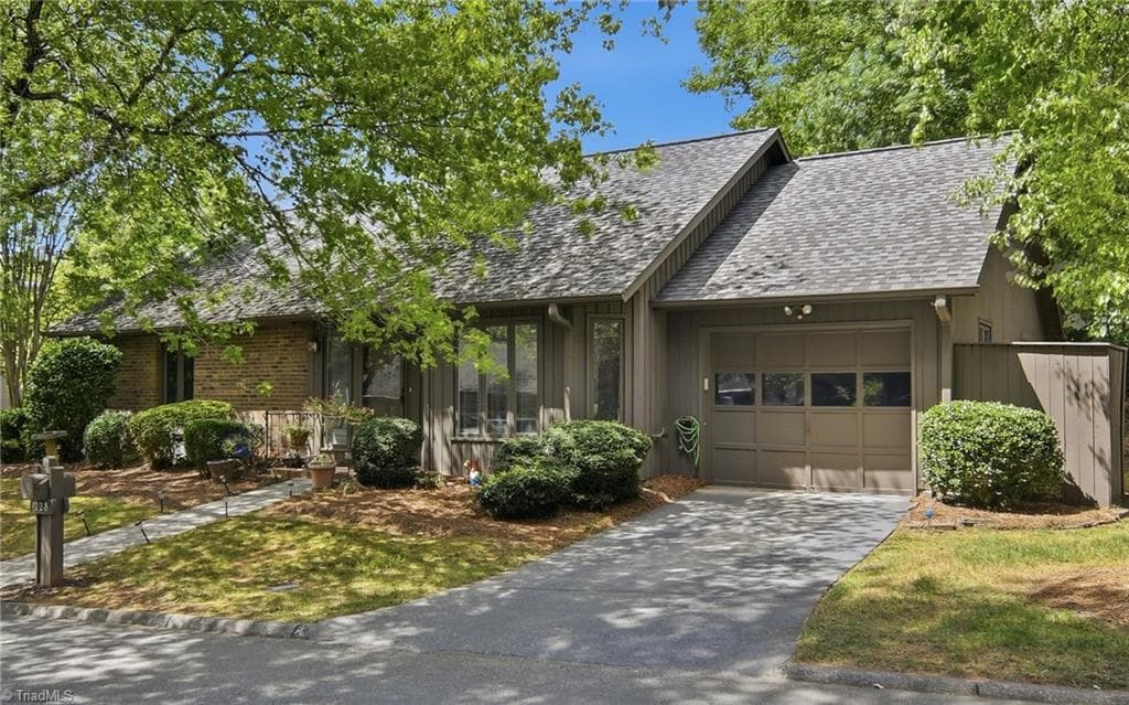 Stick/Site Built at 228 Barrington Place, Winston-Salem NC 27104, Winston-Salem, photo 3 of 31