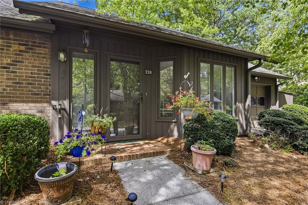 Stick/Site Built at 228 Barrington Place, Winston-Salem NC 27104, Winston-Salem, photo 5 of 31