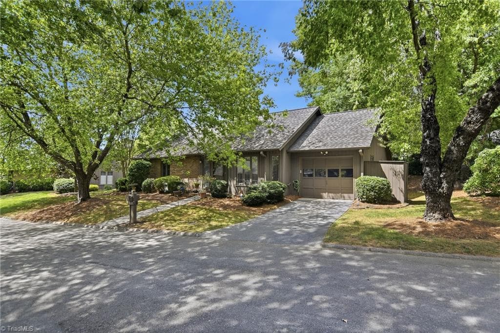 Stick/Site Built at 228 Barrington Place, Winston-Salem NC 27104, Winston-Salem, photo 4 of 31