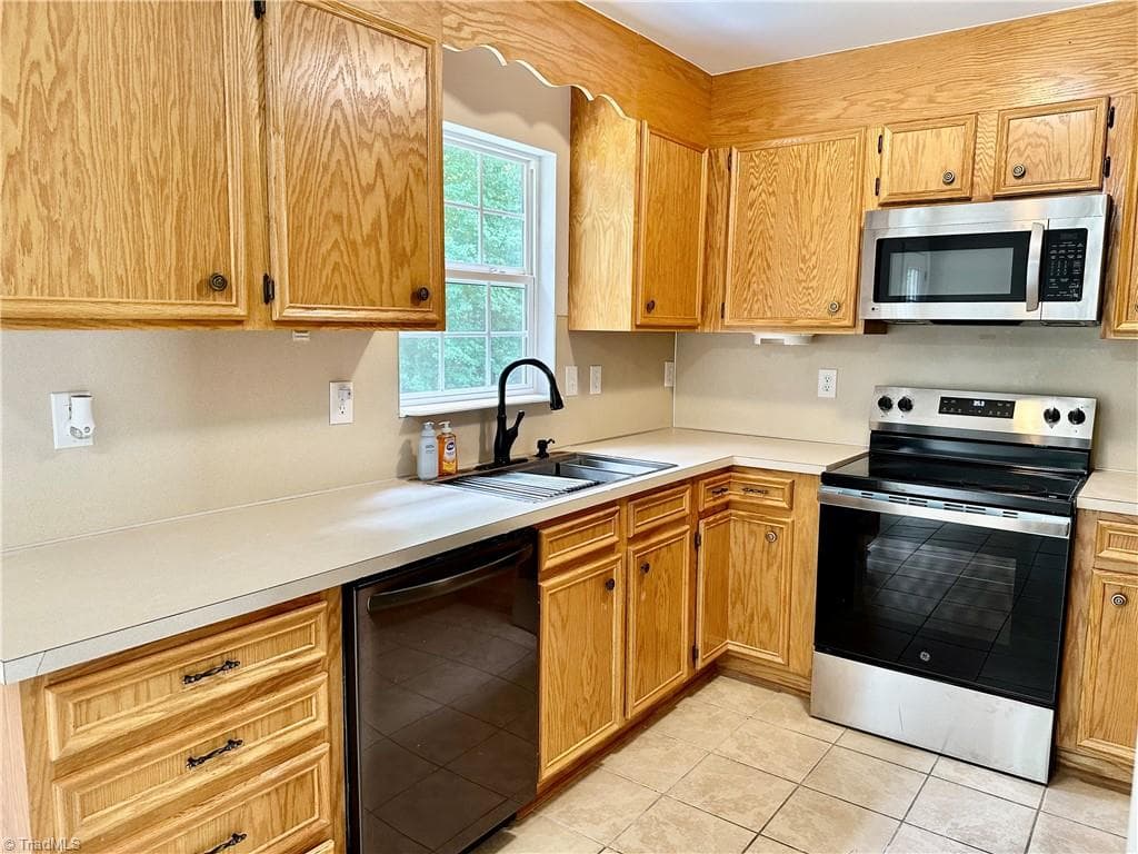 Stick/Site Built at 111 Dundee Court, Maiden NC 28650, Maiden, photo 13 of 40