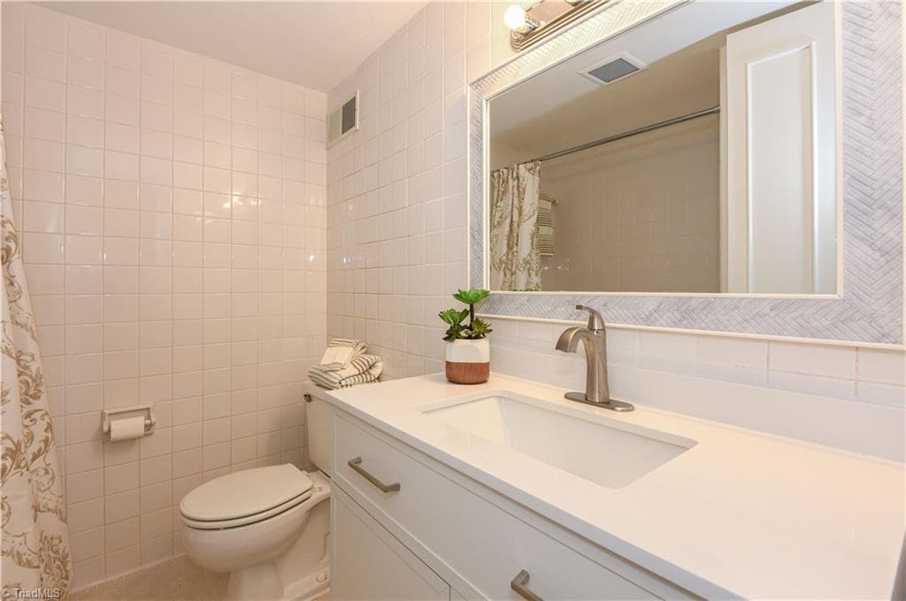 Stick/Site Built at 1101 N Elm Street # 805, Greensboro NC 27401, photo 22 of 40