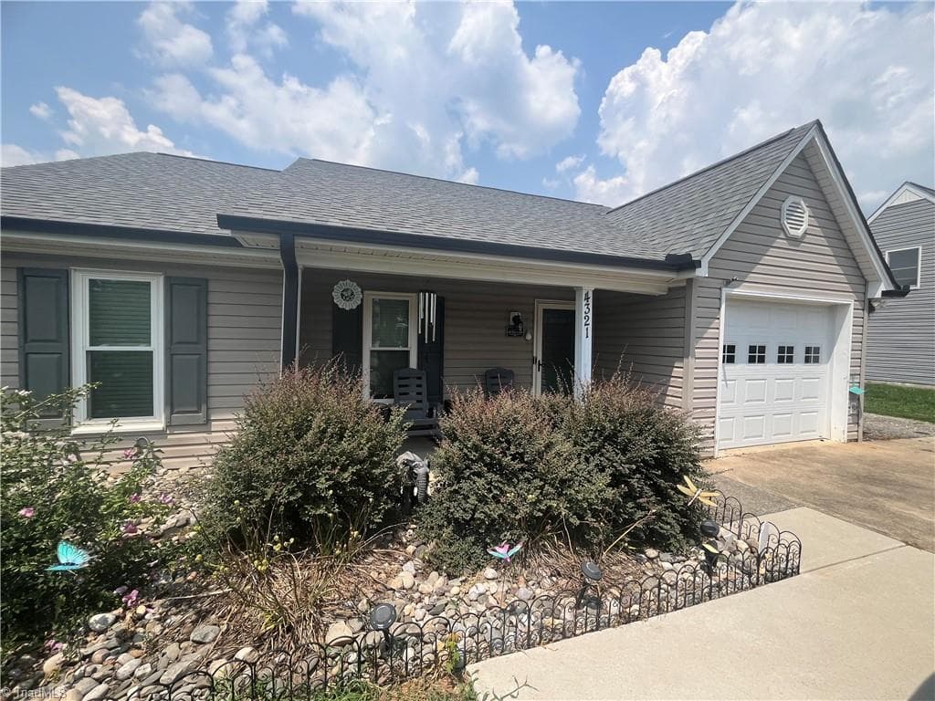 4321 Oak Glen Drive, Winston-Salem NC 27107
