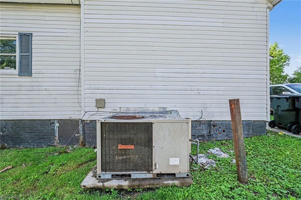 Stick/Site Built at 1109 N Park Avenue, Burlington NC 27217, Burlington, photo 10 of 12