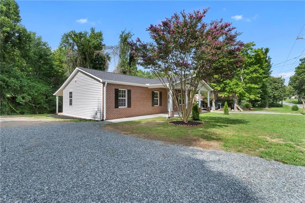 Stick/Site Built at 1266 E Holly Grove Road, Lexington NC 27292, Lexington, photo 4 of 28