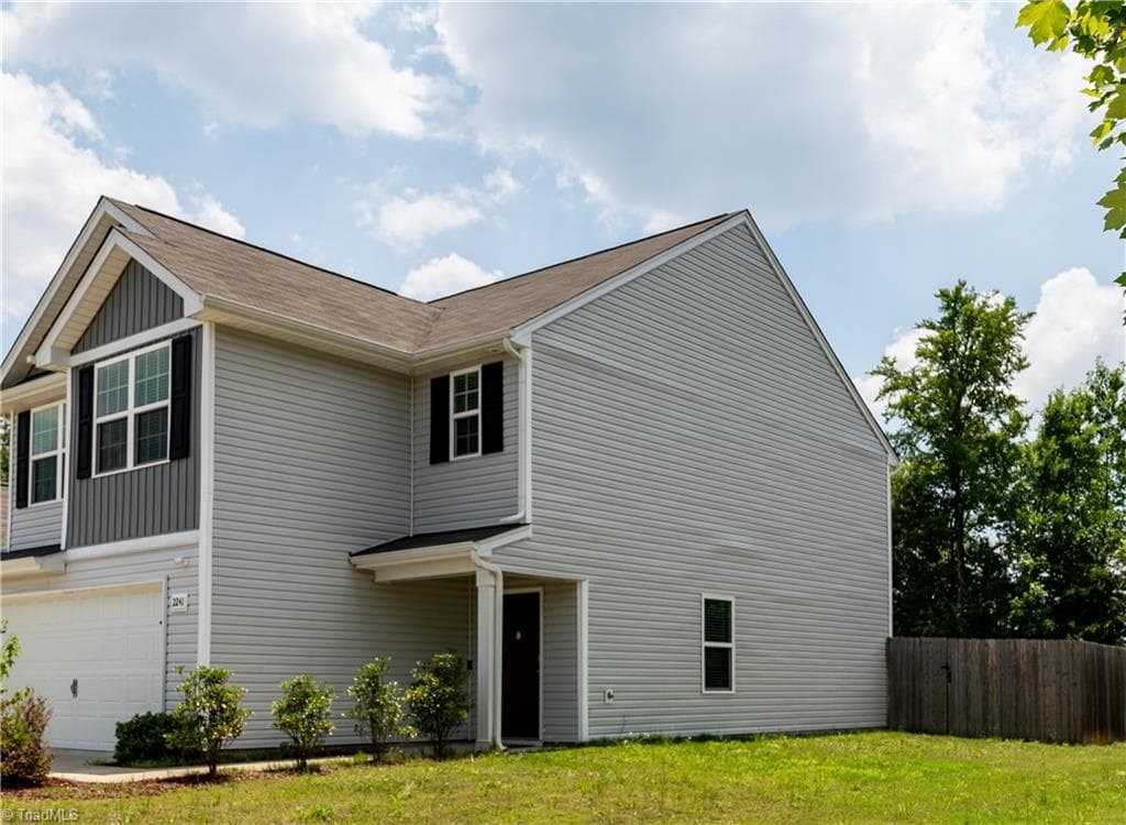 Stick/Site Built at 2241 Balmore Avenue, Greensboro NC 27405, photo 4 of 25