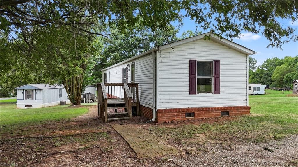 Manufactured Home at 1641 Riverview Road Extension, Lexington NC 27292, Lexington, photo 5 of 38