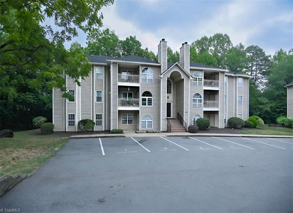 6704 W Friendly Avenue # 4D, Greensboro NC 27410