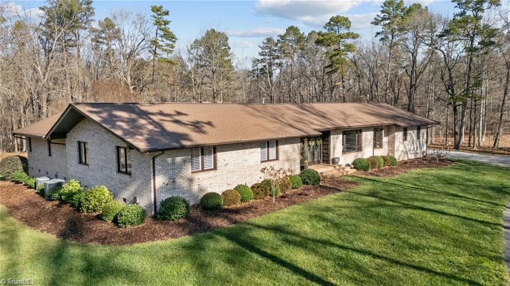 Stick/Site Built at 6955 Harlow Drive, High Point NC 27263, High Point, photo 23 of 96