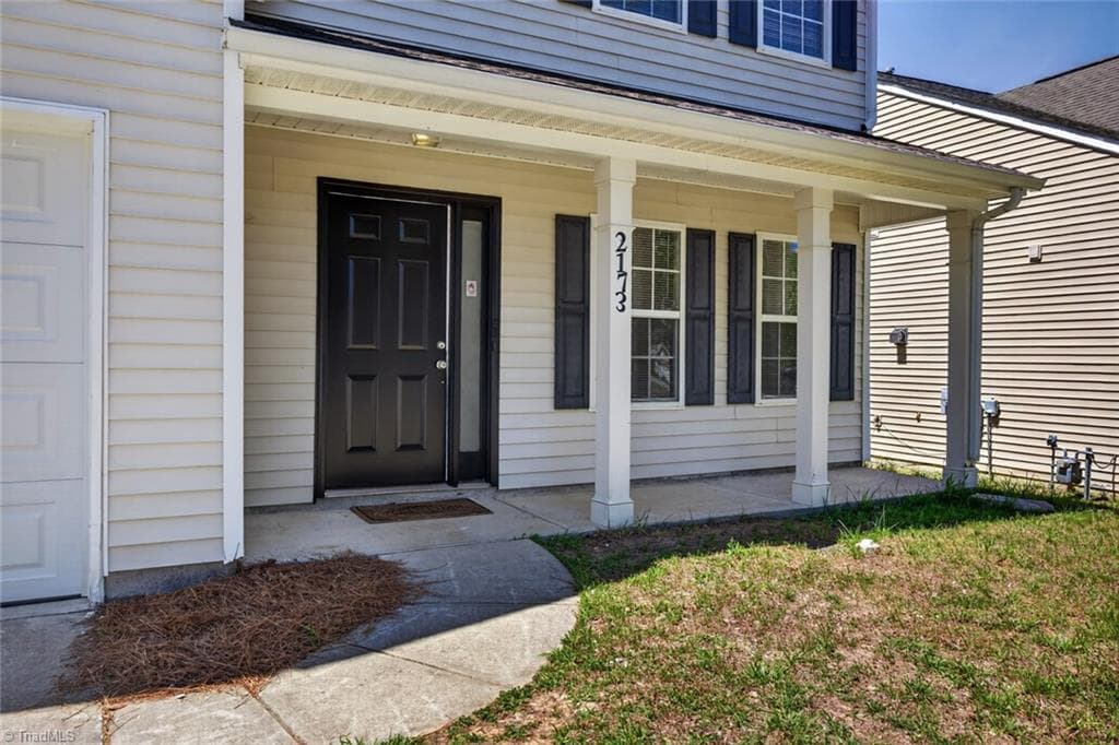 Stick/Site Built at 2173 Cliffvale Drive, High Point NC 27262, photo 4 of 33