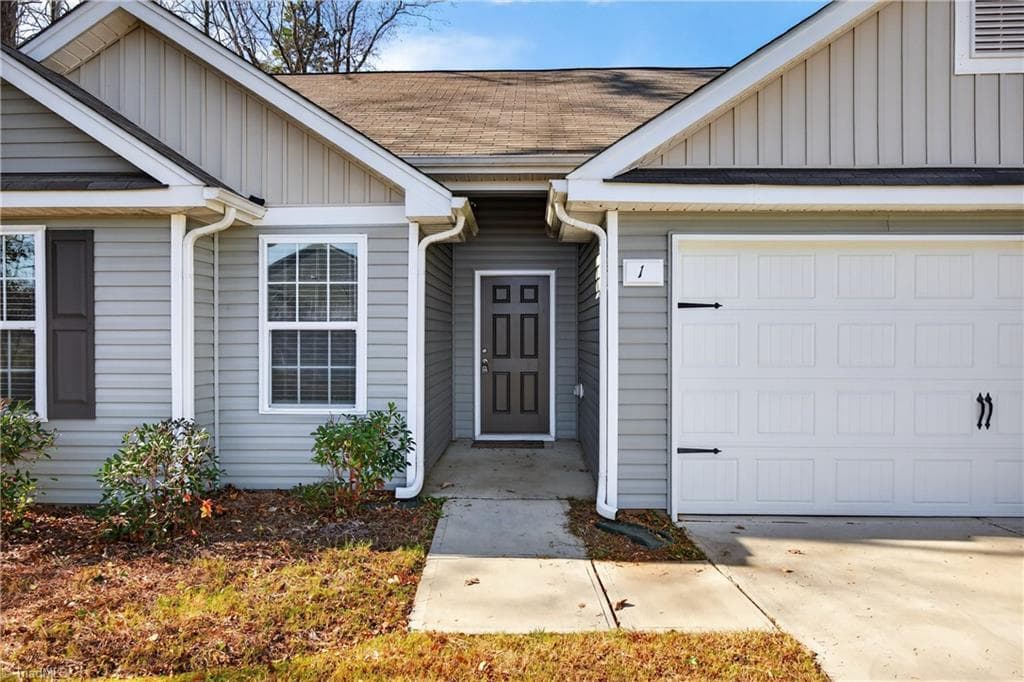 Stick/Site Built at 1 Ord Court, Greensboro NC 27405, photo 4 of 27