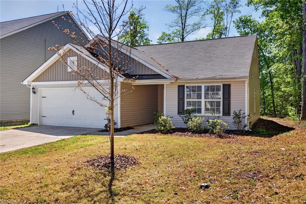 Stick/Site Built at 2231 Balmore Avenue, Greensboro NC 27405, photo 3 of 32