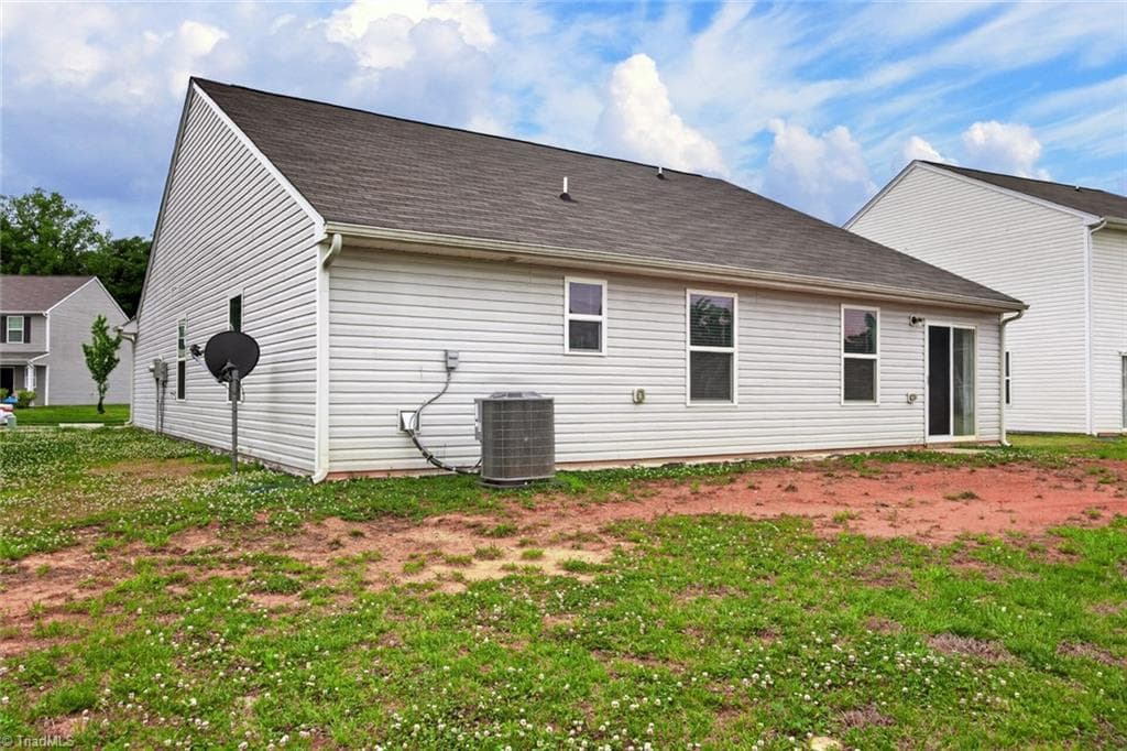 Stick/Site Built at 2112 Briar Run Drive, Greensboro NC 27405, photo 28 of 31