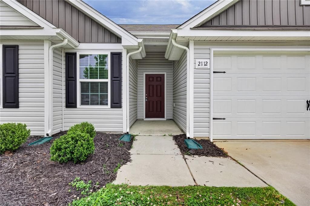 Stick/Site Built at 2112 Briar Run Drive, Greensboro NC 27405, photo 4 of 31