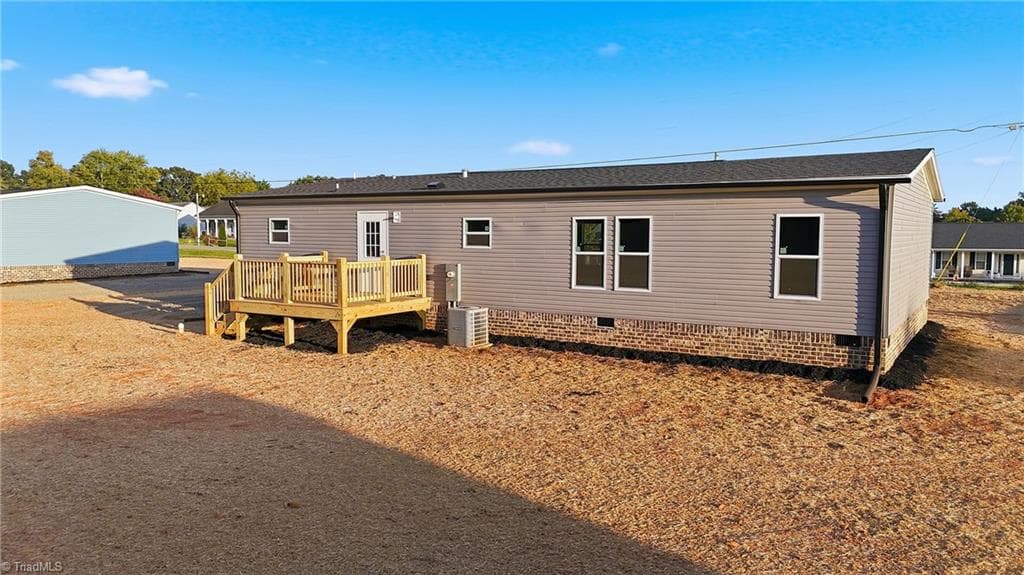 Manufactured Home at 136 Speaks Road, Olin NC 28660, photo 7 of 41