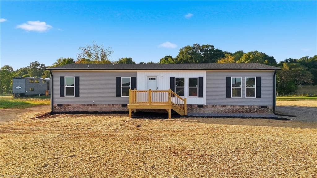 Manufactured Home at 136 Speaks Road, Olin NC 28660, photo 3 of 41