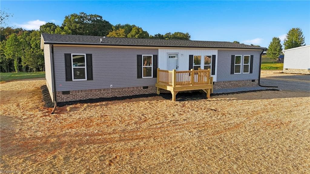 Manufactured Home at 136 Speaks Road, Olin NC 28660, photo 4 of 41