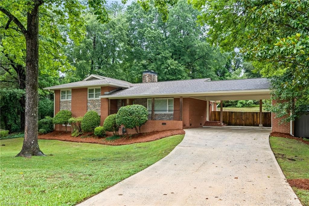 Stick/Site Built at 1116 Wynnewood Avenue, High Point NC 27262, photo 2 of 50