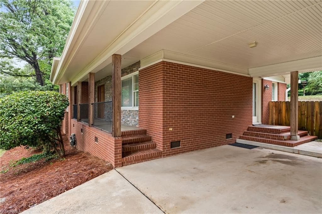 Stick/Site Built at 1116 Wynnewood Avenue, High Point NC 27262, photo 5 of 50