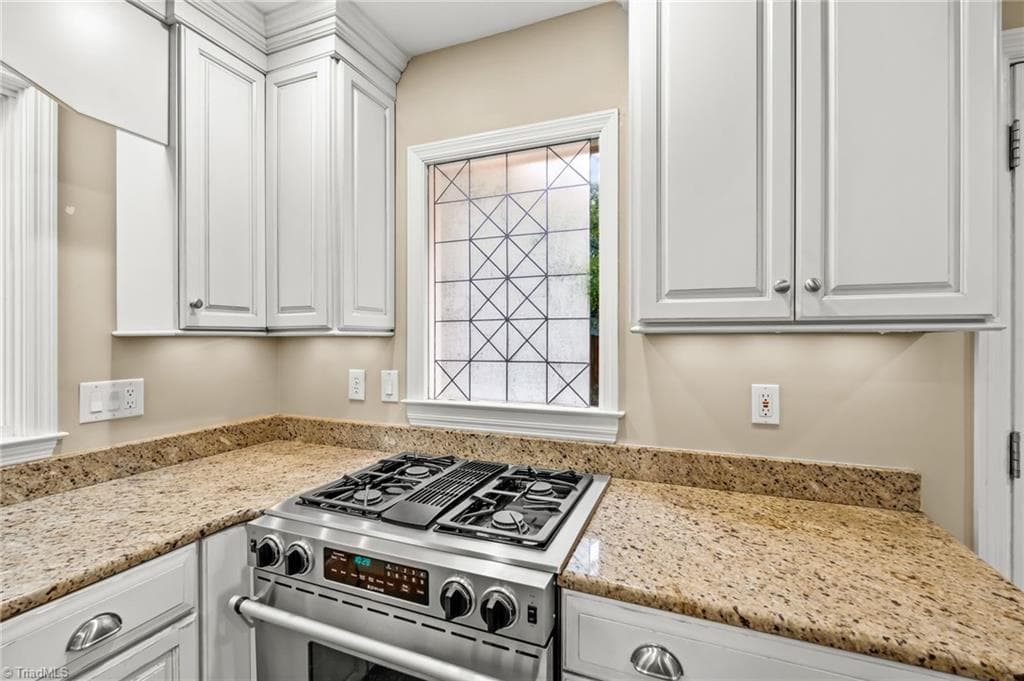 Stick/Site Built at 1116 Wynnewood Avenue, High Point NC 27262, photo 10 of 50