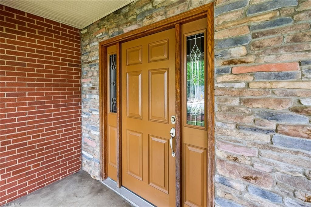 Stick/Site Built at 1116 Wynnewood Avenue, High Point NC 27262, photo 4 of 50