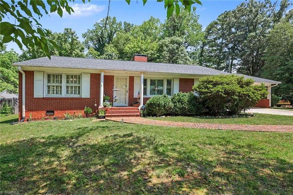 Stick/Site Built at 305 Hilltop Drive, Lexington NC 27292, photo 2 of 23