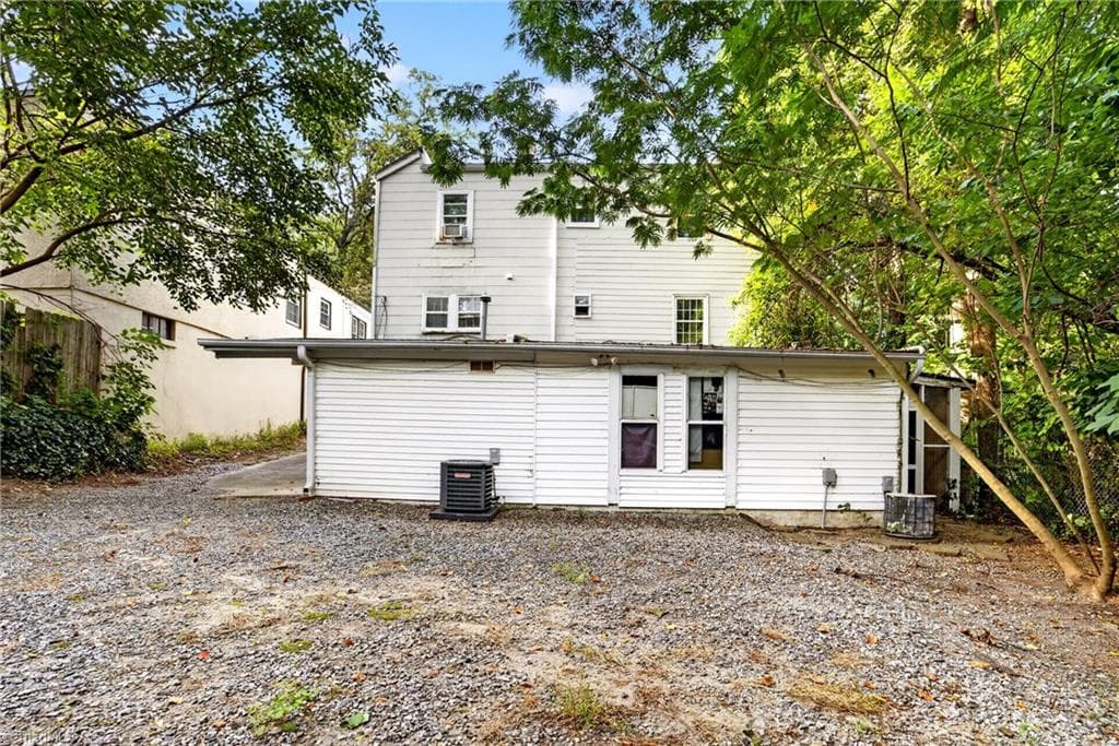 Quadruplex at 1806 Walker Avenue, Greensboro NC 27403, photo 6 of 31