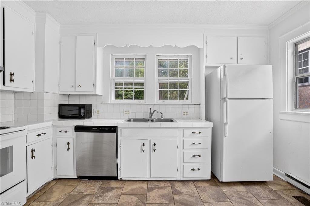 Quadruplex at 1806 Walker Avenue, Greensboro NC 27403, photo 13 of 31