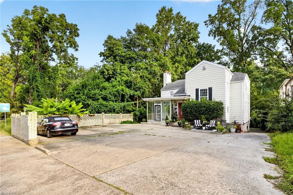 Quadruplex at 1806 Walker Avenue, Greensboro NC 27403, photo 7 of 31
