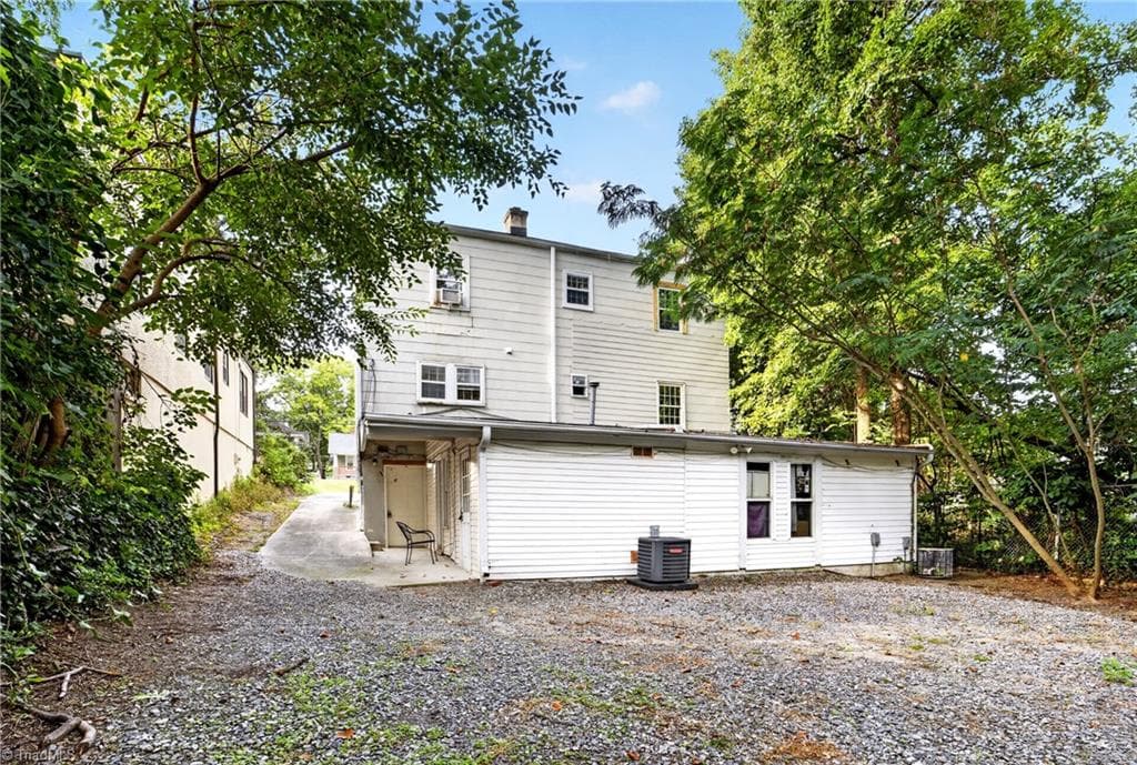 Quadruplex at 1806 Walker Avenue, Greensboro NC 27403, photo 5 of 31