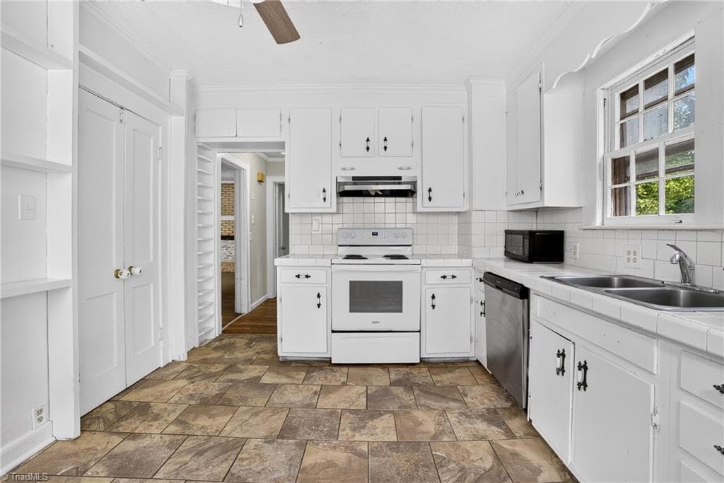 Quadruplex at 1806 Walker Avenue, Greensboro NC 27403, photo 14 of 31