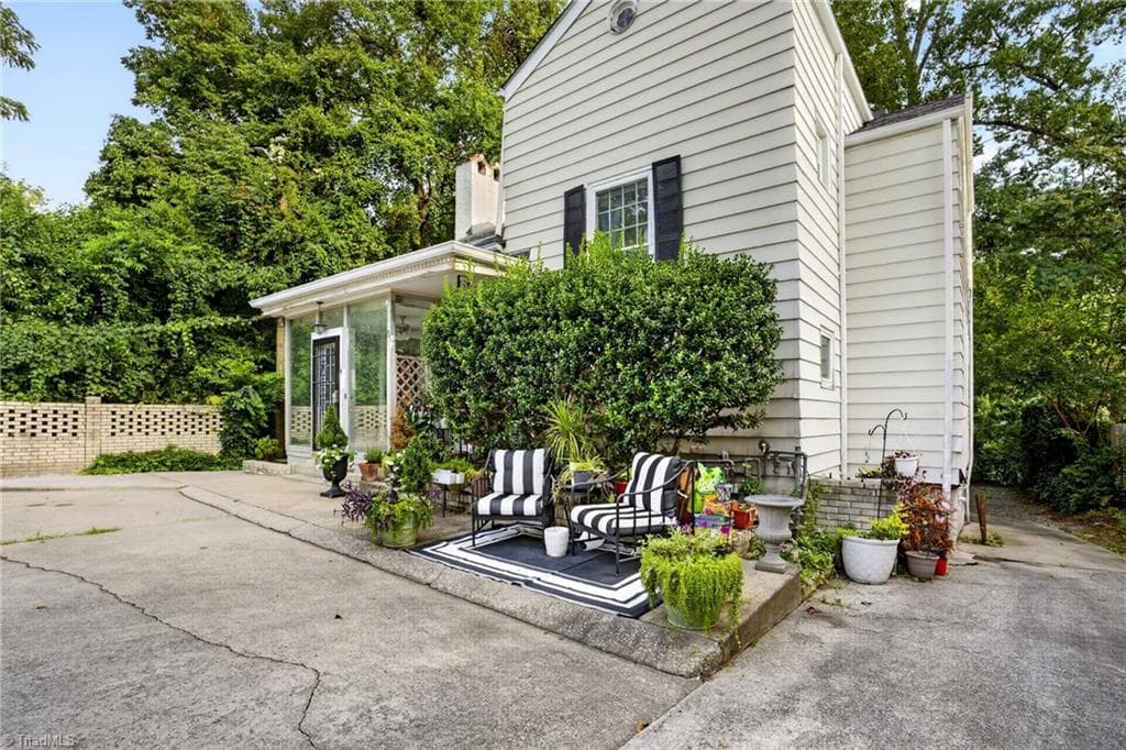 Quadruplex at 1806 Walker Avenue, Greensboro NC 27403, photo 4 of 31