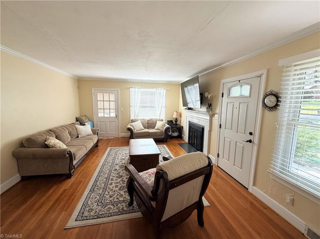 Stick/Site Built at 506 E Farriss Avenue, High Point NC 27262, photo 2 of 26