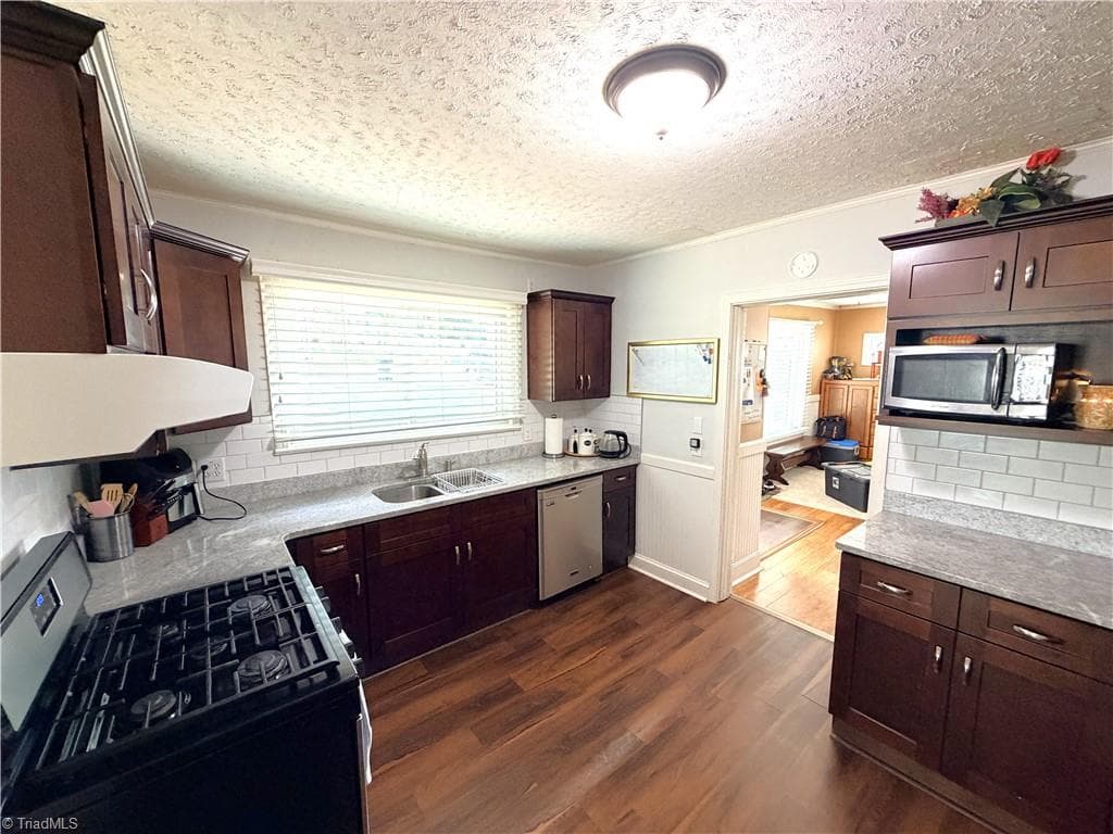 Stick/Site Built at 506 E Farriss Avenue, High Point NC 27262, photo 6 of 26