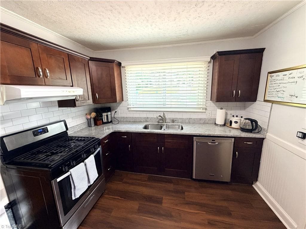 Stick/Site Built at 506 E Farriss Avenue, High Point NC 27262, photo 7 of 26