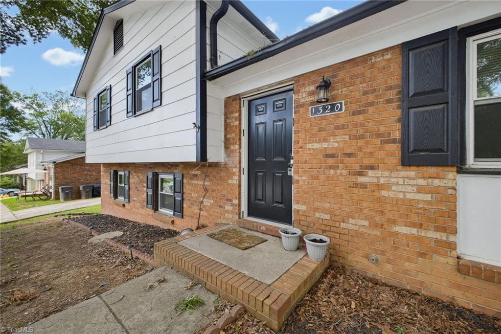 Stick/Site Built at 1320 Underwood Avenue, Winston-Salem NC 27105, Winston-Salem, photo 4 of 38