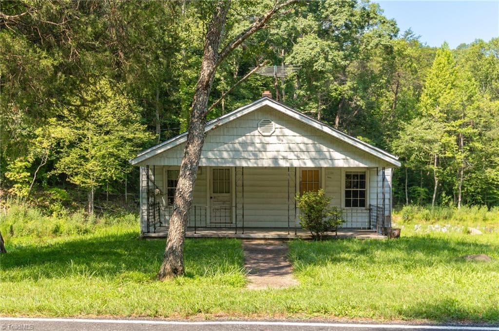 Stick/Site Built at 5650 Waller Road, Pfafftown NC 27040, Pfafftown, photo 3 of 34