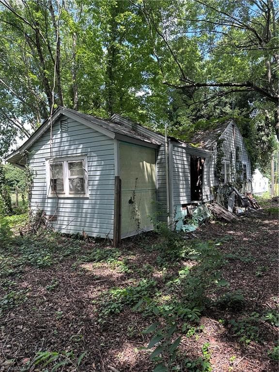 Single Family Residence at 499 Leonard Road, Lexington NC 27295, Lexington, photo 3 of 10