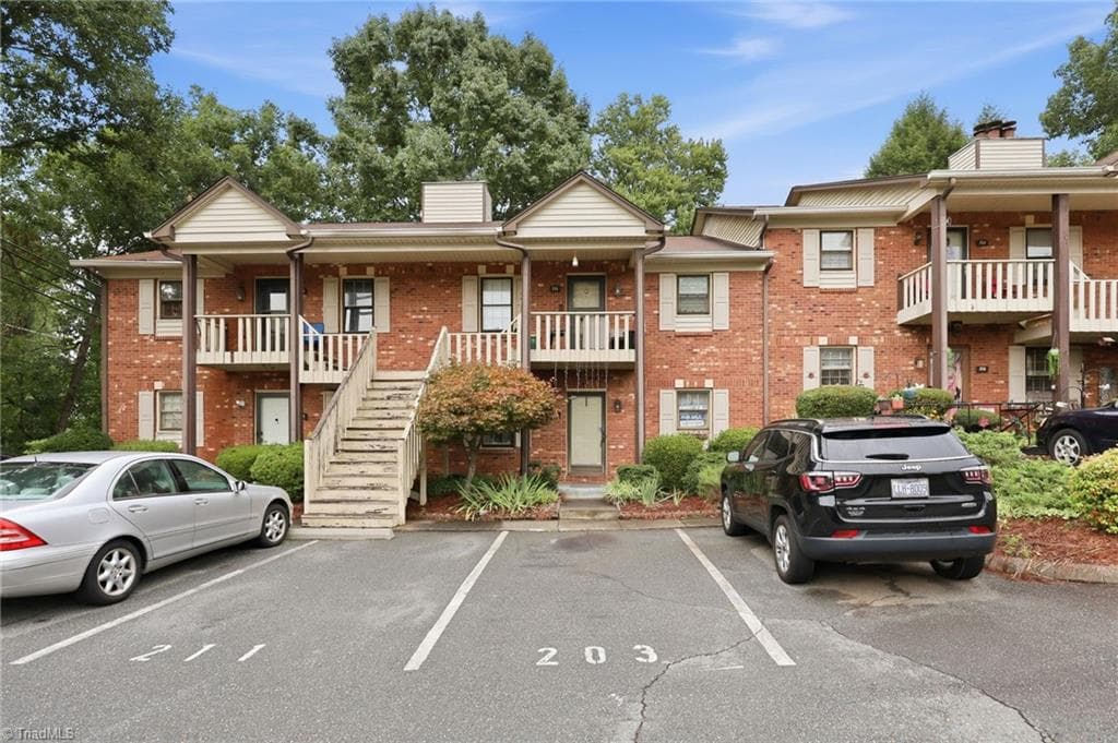203 Olde Vineyard Court, Winston-Salem NC 27104
