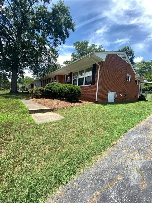 Stick/Site Built at 1112 Green Street, Reidsville NC 27320, photo 2 of 29