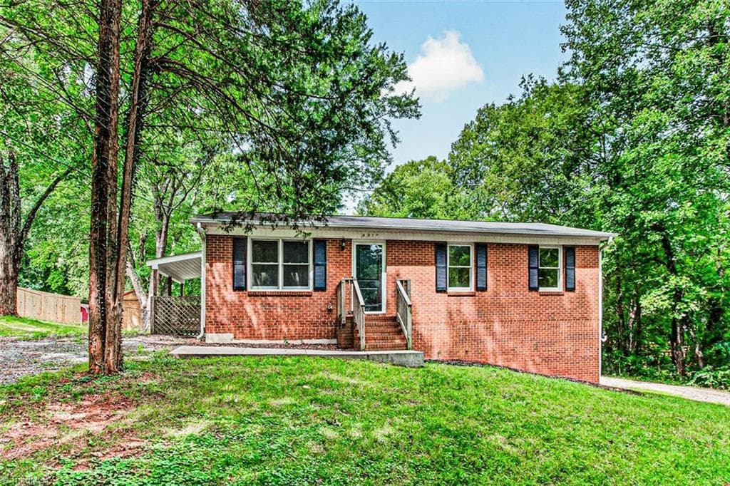 4918 Kaysboro Drive, Winston-Salem NC 27105