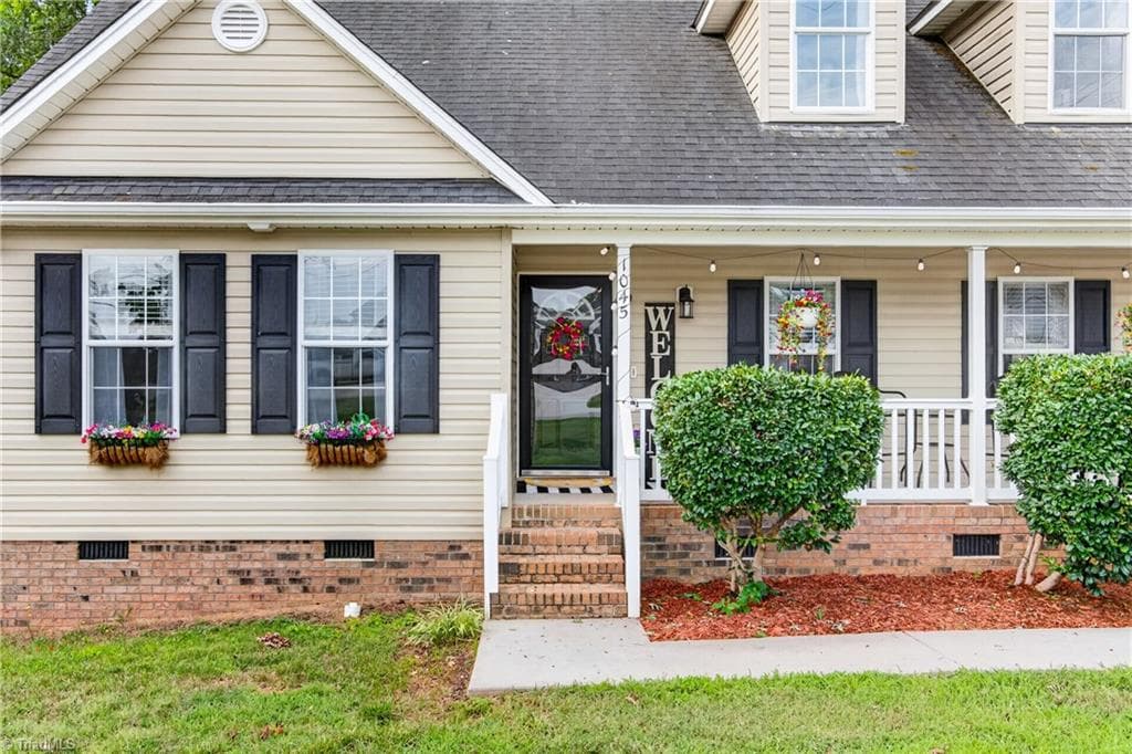Stick/Site Built at 1045 Robbins Street, Asheboro NC 27203, photo 2 of 33