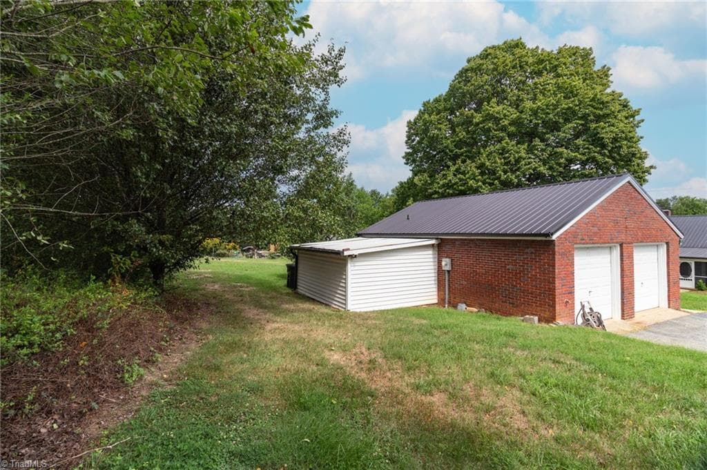 Stick/Site Built at 4264 High Point Road, Winston-Salem NC 27107, Winston-Salem, photo 3 of 33