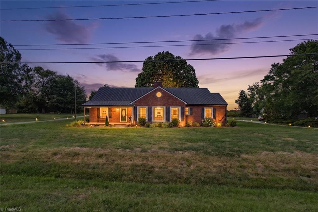 Stick/Site Built at 4264 High Point Road, Winston-Salem NC 27107, Winston-Salem, photo 4 of 33