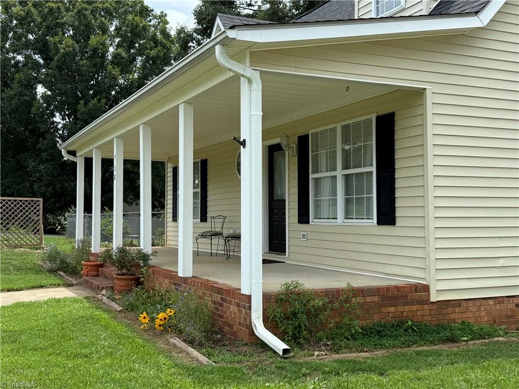 Modular at 108 King Arthur Drive, King NC 27021, photo 2 of 50