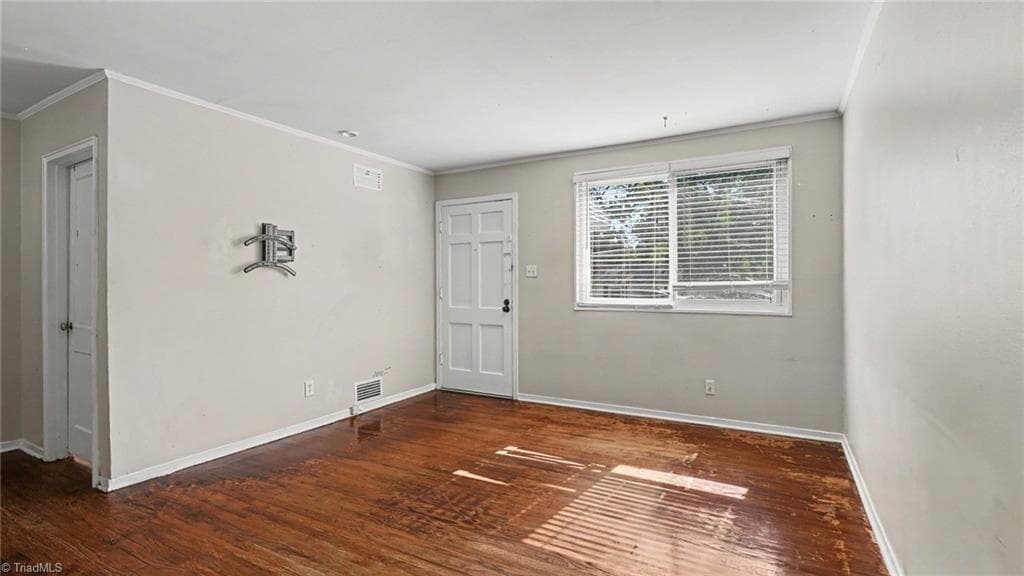 Stick/Site Built at 519 Overlook Street, Greensboro NC 27403, photo 4 of 26