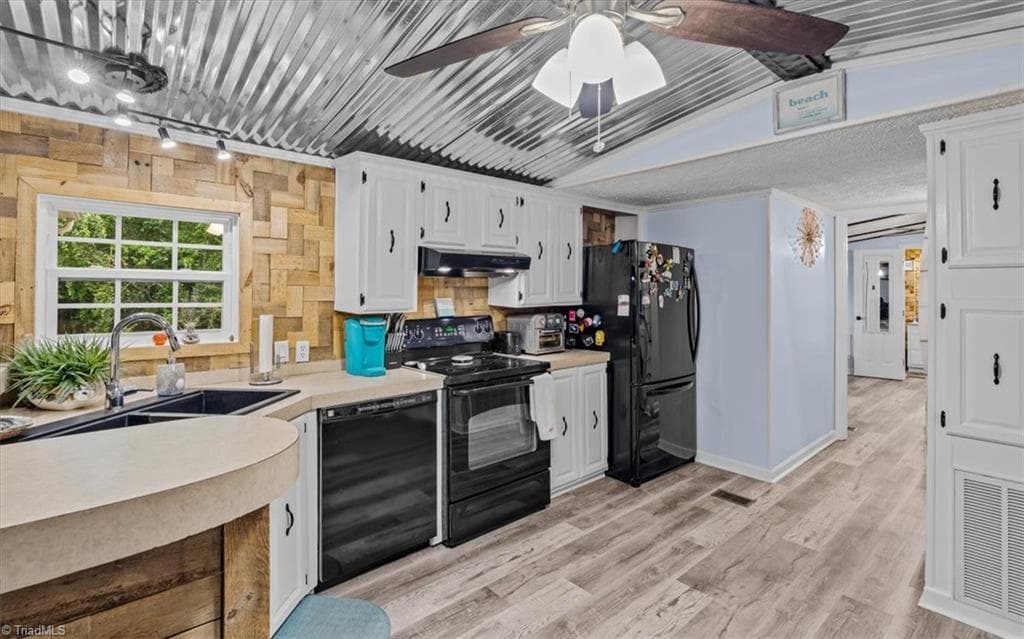 Manufactured Home at 210 Blair Drive, Reidsville NC 27320, photo 7 of 25